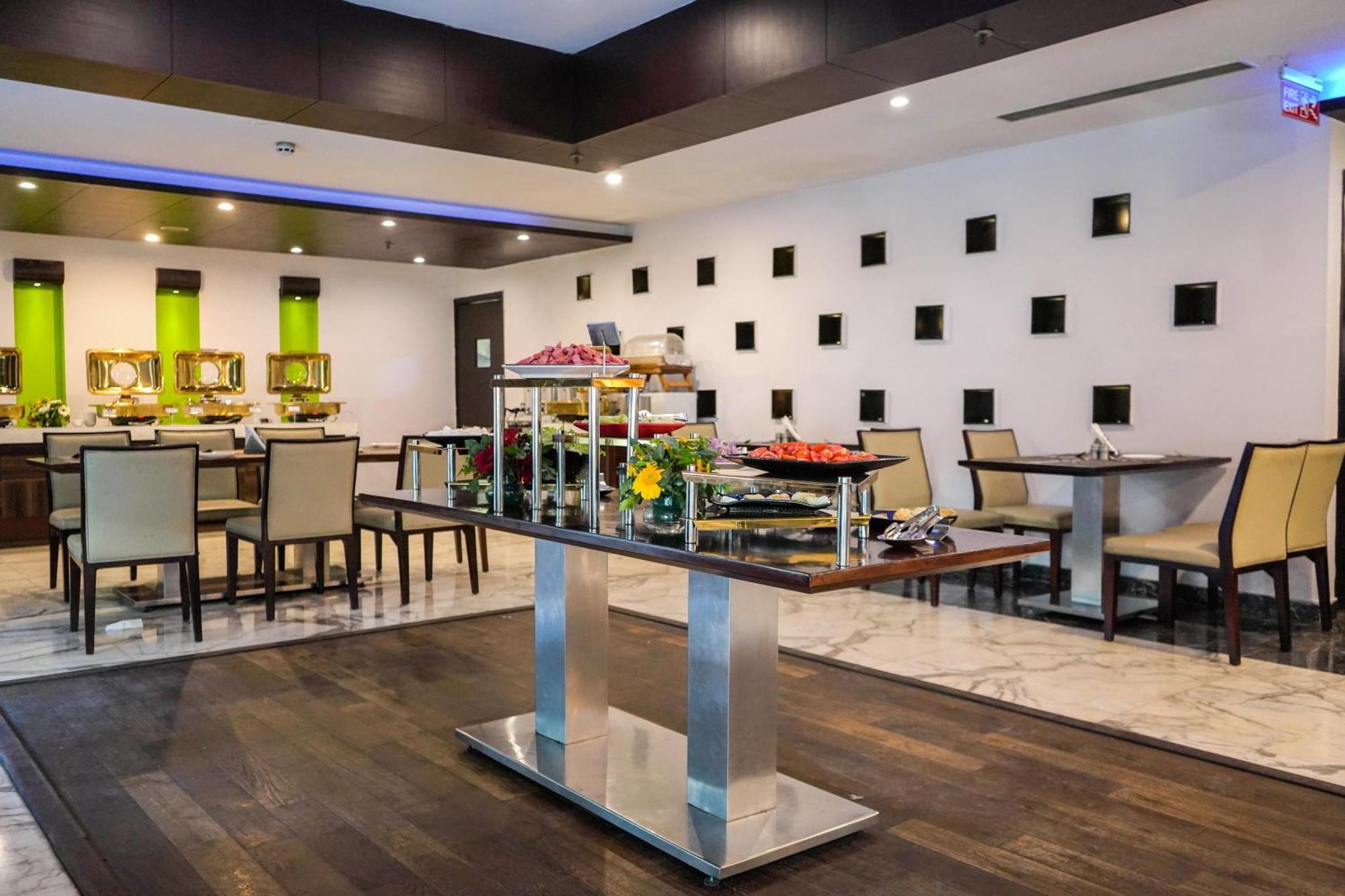 皇后明珠树屋酒店 古尔冈 外观 照片